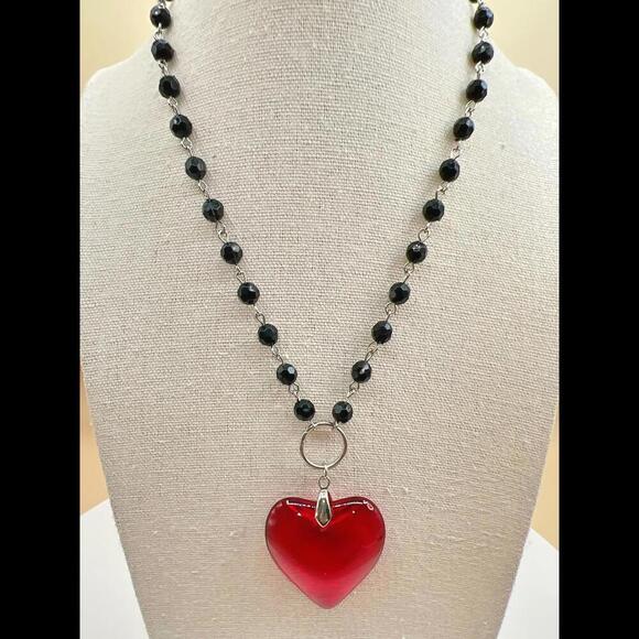 Stunning Black Beaded Heart Pendant Necklace - Picture 6 of 13
